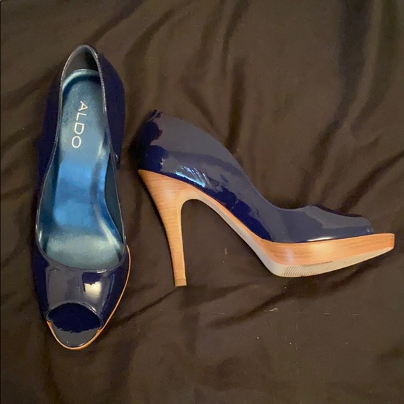 Brand New ALDO blue patent open toe pumps. - Picture 4 of 4